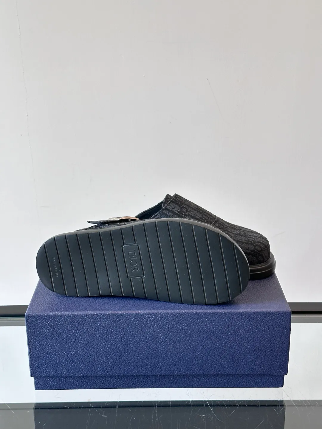 Men's Men's Shoes 💰360 [New Style] 🏃‍♂️🏃‍♂️Dior-Dior's new mules are new. I think the toe-toe mules are really cool for boys. They are Dior's most classic oblique print and are fashionable and comfortable. These Dior Aqua mules combine modern style and classic design. Beige and black Oblique printed fabric upper with adjustable straps and a metal-clad copper alloy Dior buckle for added style. Paired with black leather, rubber and EVA notch soles, they can be easily paired with a variety of casual outfits. size: 38-45 (38.45 customized)